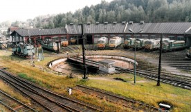 Lokomotywy spalinowe na wachlarzu lokomotywowni w Wałbrzychu. 3 września 1999...