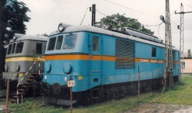 Dwie wycofane ze służby lokomotywy elektryczne ET21 jako stacjonarne urządzenia...