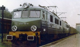Lokomotywa elektryczna ET41-155 z pociągiem pocztowym z Krakowa Płaszowa do...