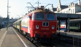 Lokomotywa elektryczna ET22-2000 z pociągiem Intercity "Sukiennice" z Gdyni Głównej...