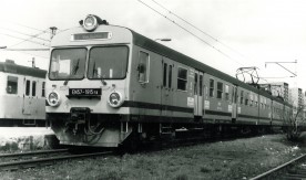 Elektryczny zespół trakcyjny EN57-1915 (Pafawag, 1991) na stacji Warszawa Główna....