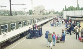 Peron dworca kolejowego w Częstochowie. Rok 1992. Fot. Jerzy Szeliga....