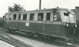 Wąskotorowy wagon silnikowy serii MBxc1-42 z 1934 r. na tor 600 mm na stacji Witaszyce Wąskotorowe, należącej do Jarocińskiej Kolei Dojazdowej. Lata 70-te. Fot. Andrzej Susicki.

Sygnatura: 994.