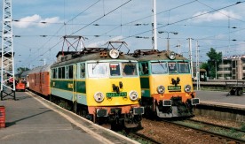 Lokomotywy elektryczne: EU07-243 z pociągiem międzynarodowym z Moskwy do Warszawy...